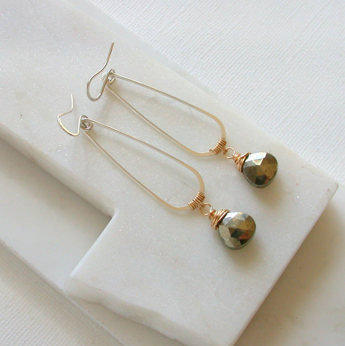 Pair of earrings with teardrop-shaped pyrite with mixed metals