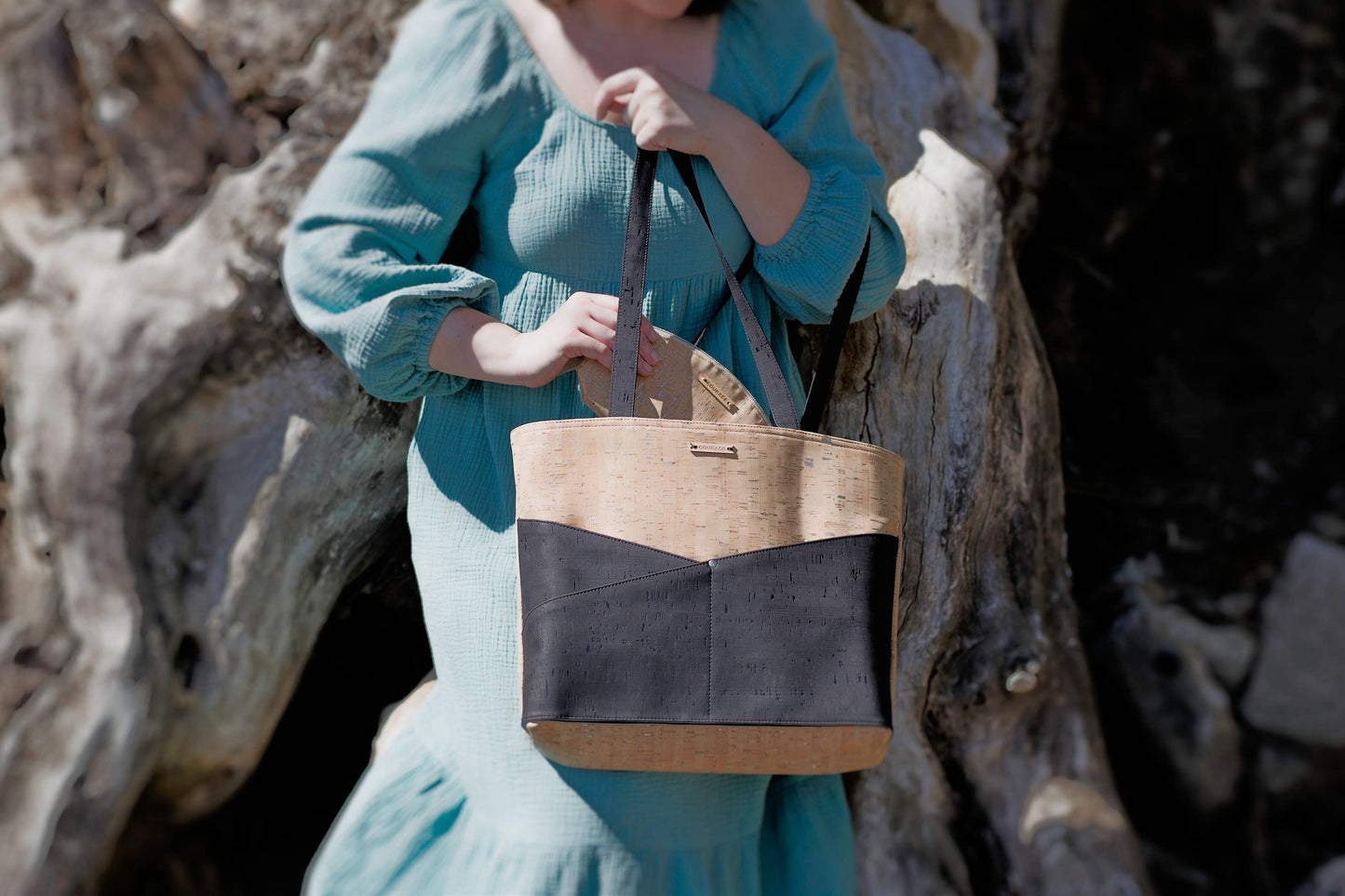 ADVOCATE zippered tote | COAL