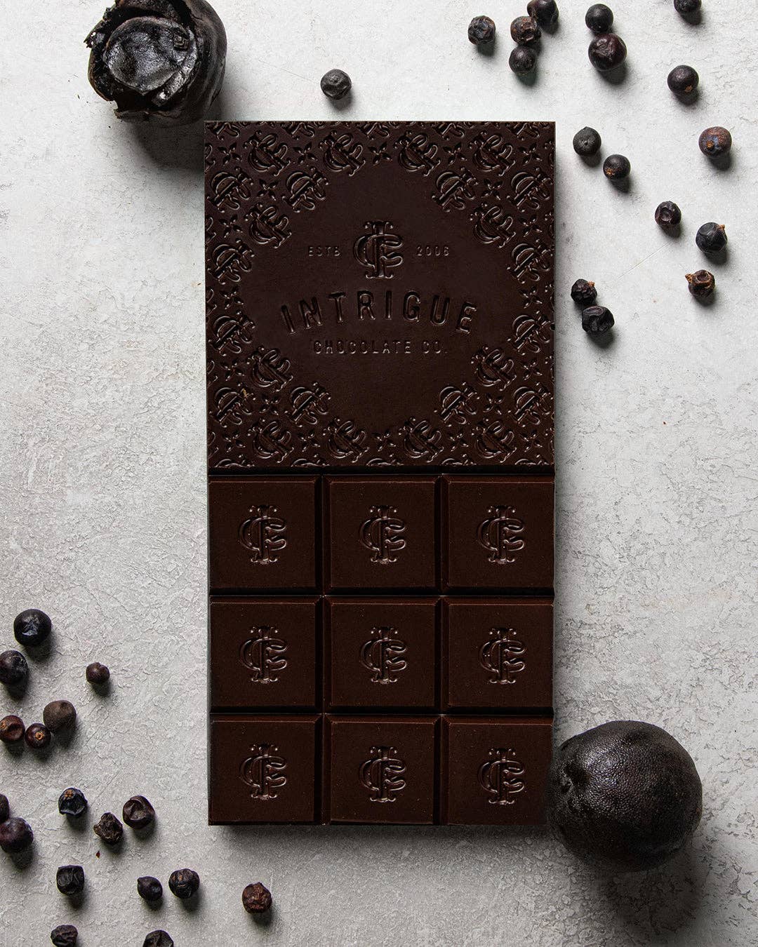 Intrigue Chocolate: Juniper Berry, Black Lime Bar